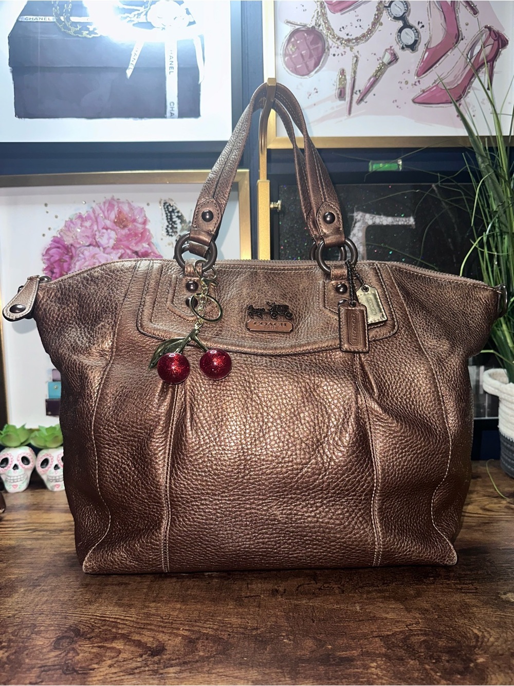 2009Coach Madison Claire satchel is crafted from metallic bronze pebbled leather - Picture 4 of 13